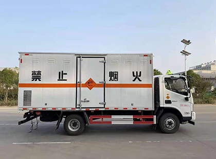 万载爆破器材运输车